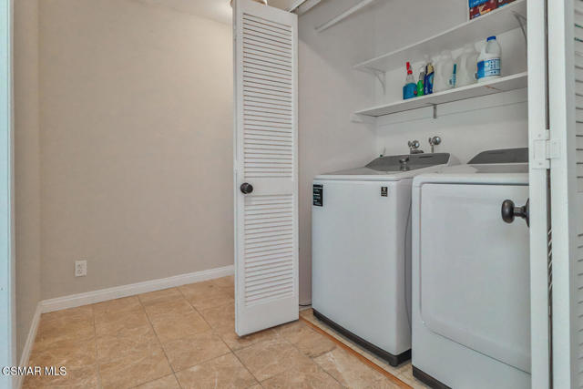 434 Vista Dorado Lane, Oak Park CA: https://media.crmls.org/mediaz/66c3db05-20d6-4072-b317-8447cd175137.jpg