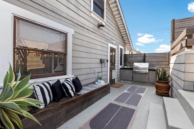 Detail Gallery Image 1 of 29 For 107 Clubhouse Ave, Venice,  CA 90291 - 2 Beds | 1 Baths