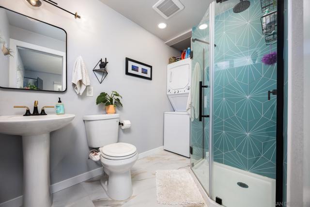 5011 E Mountain View Dr, San Diego CA: https://media.crmls.org/mediaz/66c4a8ca-6fcd-416d-b719-c2347c9e6309.jpg