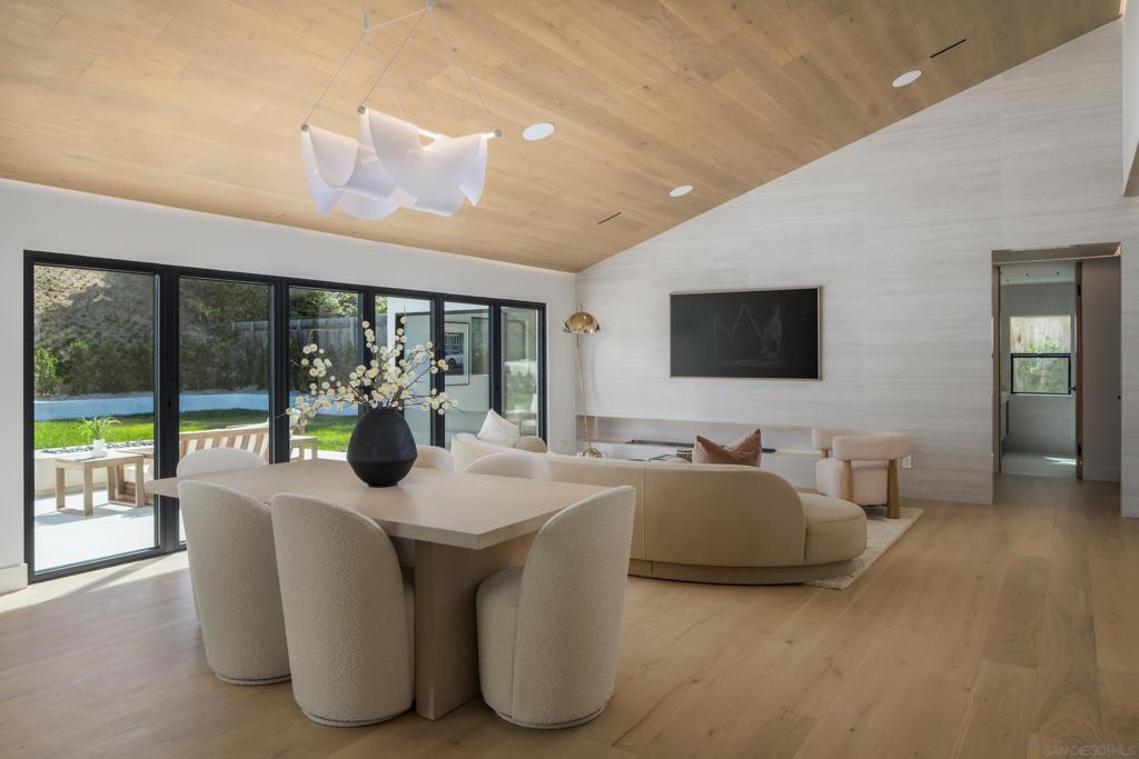 5826 Soledad Mountain Rd