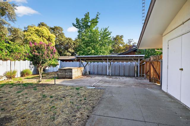 20521 Upper Hillview Dr, Sonora CA: https://media.crmls.org/mediaz/66c510b6-323b-4035-b19e-c8559850a5ba.jpg