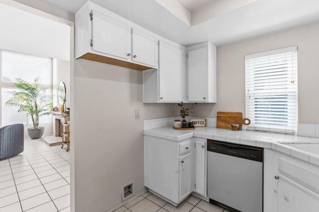 Detail Gallery Image 7 of 26 For 609 Mustang Glen, Escondido,  CA 92027 - 3 Beds | 2/1 Baths