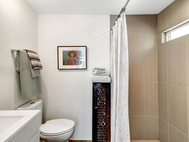 7 Ocotillo Lane, Palm Desert CA: https://media.crmls.org/mediaz/66c579e6-15e8-4d3e-b2d2-6399958e0cd8.jpg