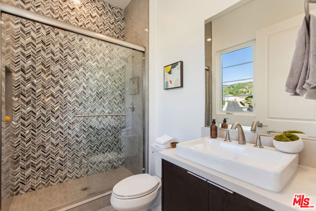 20668 W Hummingbird Court, Porter Ranch CA: https://media.crmls.org/mediaz/66c57b01-0650-4b7d-9007-e6e13c84ab50.jpg