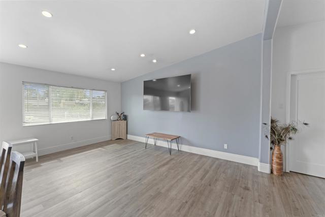 Detail Gallery Image 10 of 23 For 1045 Howard Ave, Escondido,  CA 92029 - 4 Beds | 3 Baths