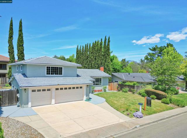 2782 Canyon Creek Dr, San Ramon CA: https://media.crmls.org/mediaz/66c5ef0a-34b1-439a-a551-46100a97012e.jpg