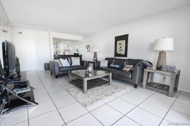 1710 Avenida Del Mundo, Coronado CA: https://media.crmls.org/mediaz/66c61dec-c0c3-4f16-ae15-106e01e7fb08.jpg