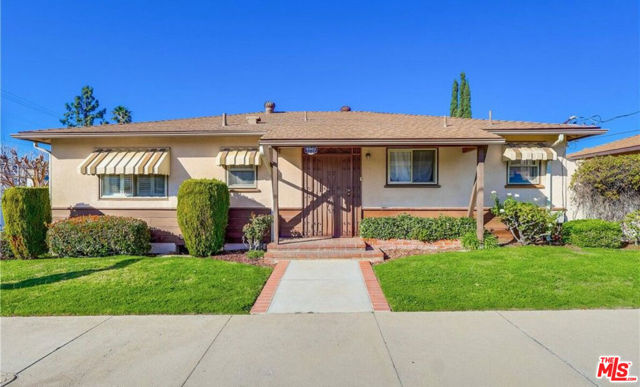 8361 Wentworth Street, Sunland CA: https://media.crmls.org/mediaz/66c694ba-87f3-424f-8c65-5c20323004e0.jpg