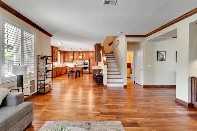 2369 S Creekside Drive, Los Banos CA: https://media.crmls.org/mediaz/66c6c9e2-70b9-4ad2-80e2-8bbff2f3ec51.jpg