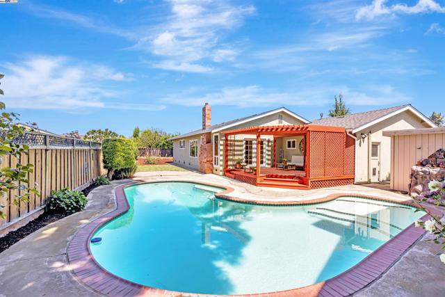3335 Cornish Ct, Fremont CA: https://media.crmls.org/mediaz/66c6ca24-1478-4269-b237-f0f052551893.jpg