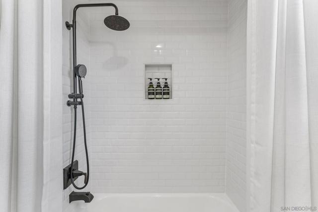 2169 Corte San Simeon, Chula Vista CA: https://media.crmls.org/mediaz/66c6da03-1ddb-4861-bd96-54a74fab9c91.jpg
