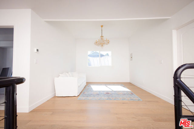 21329 Mulholland Drive, Woodland Hills CA: https://media.crmls.org/mediaz/66c70c2a-5400-4edf-9c9c-071c5d7ce21e.jpg