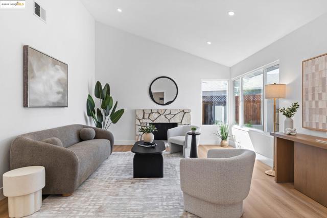 34841 Potomac River Pl, Fremont CA: https://media.crmls.org/mediaz/66c716e2-a12f-482e-9b39-8118ceb2d96a.jpg