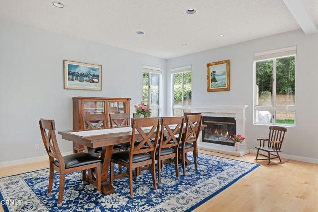 11998 Bubbling Brook Street, Moorpark CA: https://media.crmls.org/mediaz/66c725d1-201c-4afc-a4ff-17681e5753d3.jpg