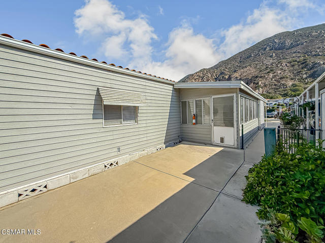 27 Irena Avenue, Camarillo CA: https://media.crmls.org/mediaz/66c7aac3-3b25-456e-86ef-b9ed23e91b1f.jpg