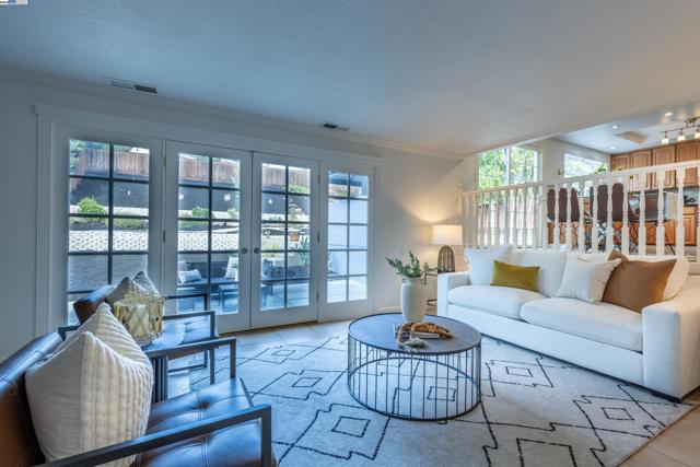702 Sylvaner Dr, Pleasanton CA: https://media.crmls.org/mediaz/66c7d38b-5e44-475d-9825-3c5a07f69e78.jpg