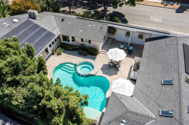 2602 N Louise, Santa Ana CA: https://media.crmls.org/mediaz/66c8a142-db0c-4c7b-9239-ff6c2e4b6eb9.jpg