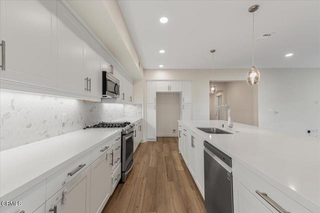 Detail Gallery Image 7 of 45 For 2830 Wagon Wheel Rd #304,  Oxnard,  CA 93036 - 4 Beds | 2/1 Baths