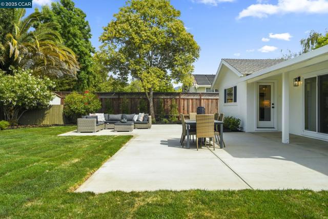 3715 Liscome Way, Concord CA: https://media.crmls.org/mediaz/66c90428-c404-4108-97ba-21dddcee7d0c.jpg