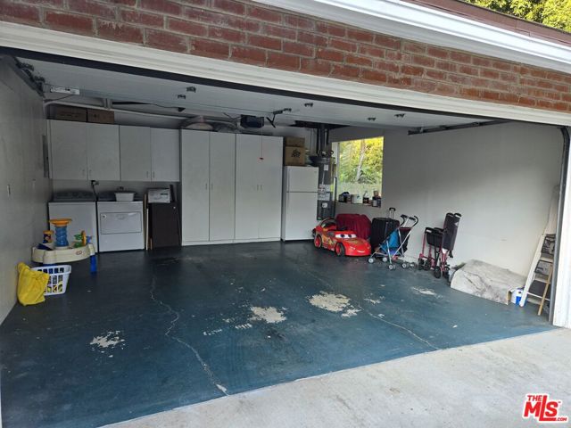 1481 Benedict Canyon Drive, Beverly Hills CA: https://media.crmls.org/mediaz/66c90be2-44ec-491b-9134-8d821602b5eb.jpg