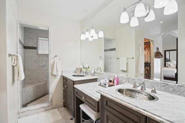 7824 Exchange Pl, La Jolla CA: https://media.crmls.org/mediaz/66c983f5-584f-449e-9974-7346341809df.jpg