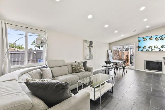 Detail Gallery Image 11 of 32 For 9452 Larrabee Ave, San Diego,  CA 92123 - 4 Beds | 3 Baths