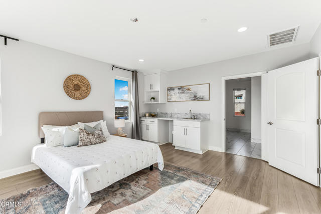 Detail Gallery Image 24 of 46 For 759 via Cielito, Ventura,  CA 93003 - 4 Beds | 4 Baths