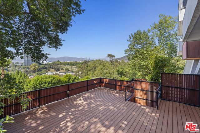 3740 Multiview Drive, Los Angeles CA: https://media.crmls.org/mediaz/66c9d4bf-e18f-41d3-be0e-5b231d38c16c.jpg