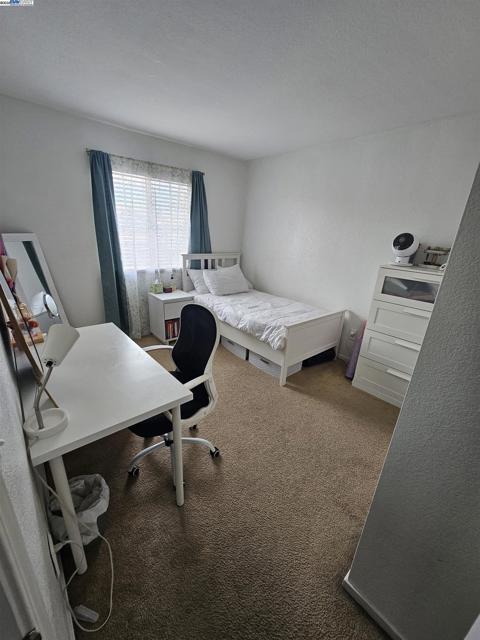 13440 Forestwood Way, Lathrop CA: https://media.crmls.org/mediaz/66c9e05b-6f09-431e-82d6-681be3177c7f.jpg