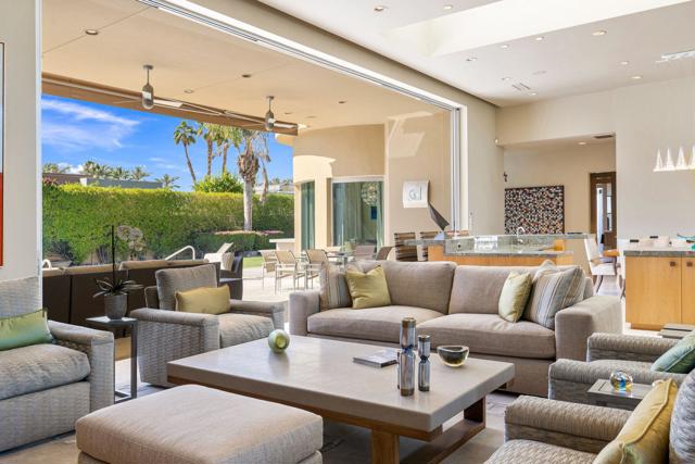 28 Sun Ridge Circle, Rancho Mirage CA: https://media.crmls.org/mediaz/66c9fb61-fee3-4848-b36d-0b3f03de81d9.jpg