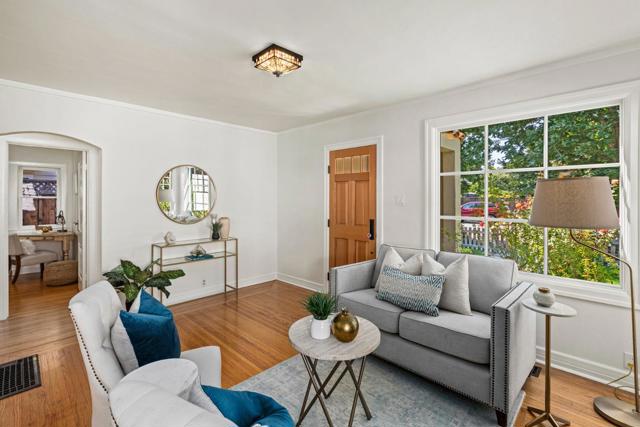 212 Gilbert Avenue, Menlo Park CA: https://media.crmls.org/mediaz/66ca0ce6-3b97-49d3-85af-34117e36df5e.jpg