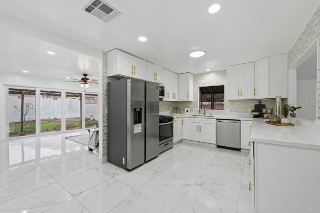 Detail Gallery Image 5 of 40 For 345 S 2nd St, El Cajon,  CA 92019 - 4 Beds | 2 Baths