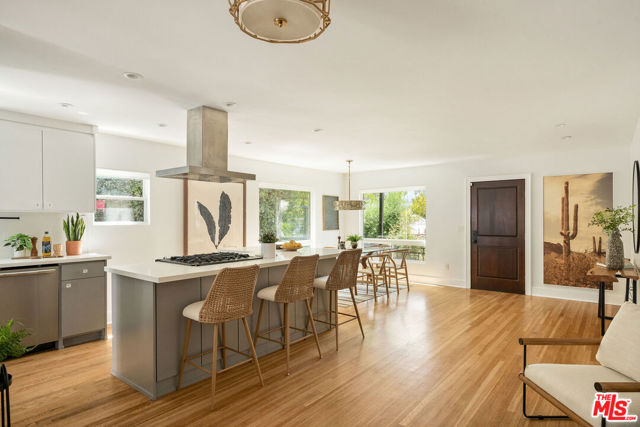 1414 N Coronado Terrace, Los Angeles CA: https://media.crmls.org/mediaz/66caa5b8-8a96-47e6-b1c1-ba3ddbf3c672.jpg