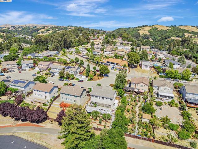 4069 Pergola CT, Castro Valley CA: https://media.crmls.org/mediaz/66cb6c62-b7db-4bbc-9161-8c09b3f5a44f.jpg
