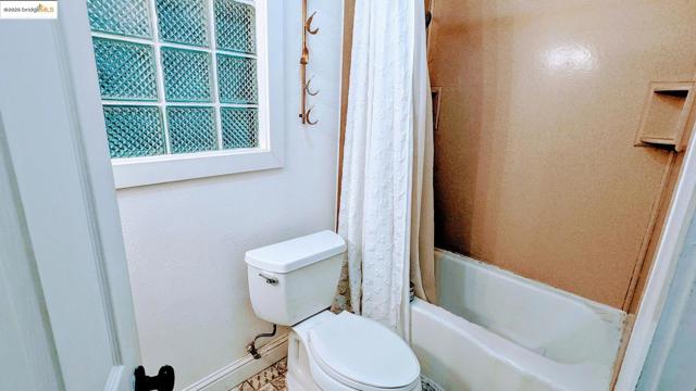 18512 Hwy 116, Guerneville CA: https://media.crmls.org/mediaz/66cbb318-b6e5-4921-8717-ee3c07391cc0.jpg