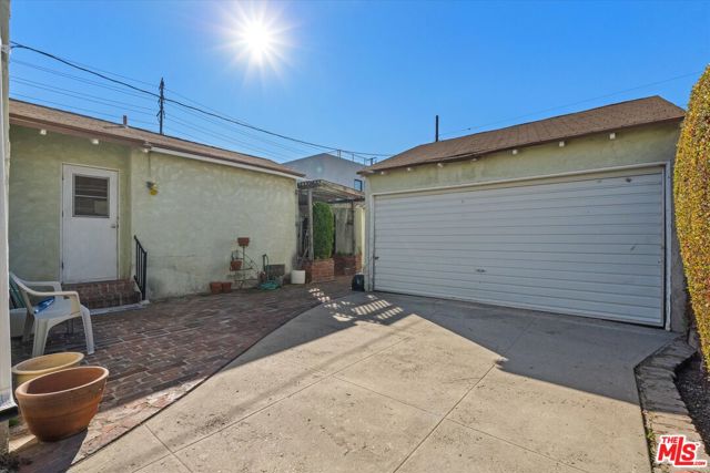 1757 Wellesley Avenue, Los Angeles CA: https://media.crmls.org/mediaz/66cc51a5-a853-4e61-b482-20653cae1d3c.jpg