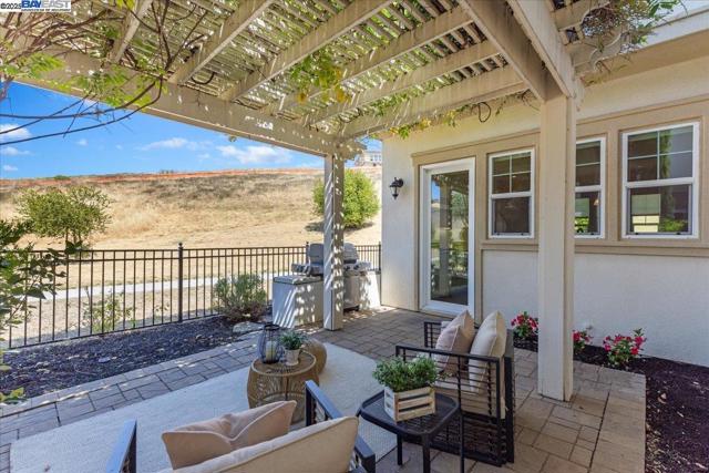 4369 Table Mountain Rd, Dublin CA: https://media.crmls.org/mediaz/66cceecf-ac5c-4500-b1c4-a15cc7ca2c60.jpg