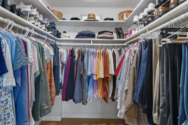 8975 Lawrence Welk Dr., Escondido CA: https://media.crmls.org/mediaz/66cd46d9-e989-4165-b151-06a3e8f5d9e1.jpg