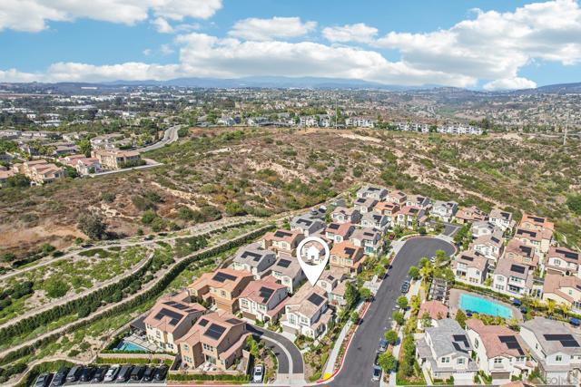6698 Spartina Ct, Carlsbad CA: https://media.crmls.org/mediaz/66ce9bc3-fbdb-426c-a6e7-f7d357e8e063.jpg