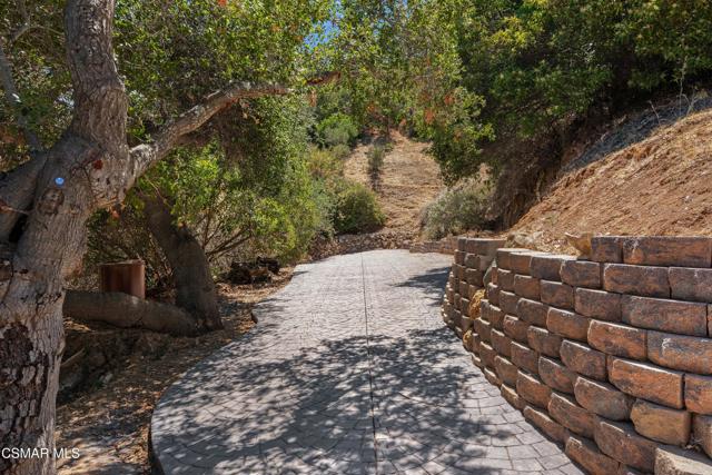 141 Lake Sherwood Drive, Lake Sherwood CA: https://media.crmls.org/mediaz/66ced4eb-b163-40cb-a5a5-62159ccc936e.jpg