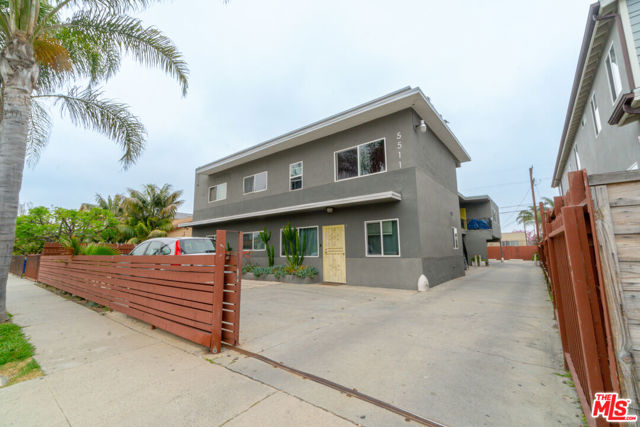 5511 Smiley Drive, Los Angeles CA: https://media.crmls.org/mediaz/66cee52b-ce49-4db4-a6ab-82eb1eba62a0.jpg