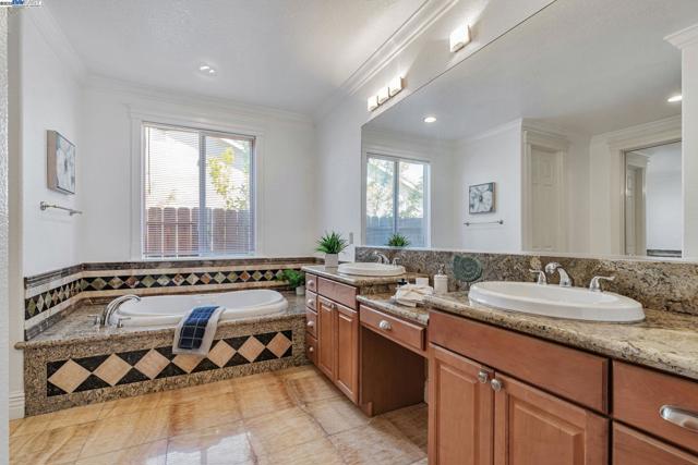 Image 38 of 60 For 5065 Carbondale Way