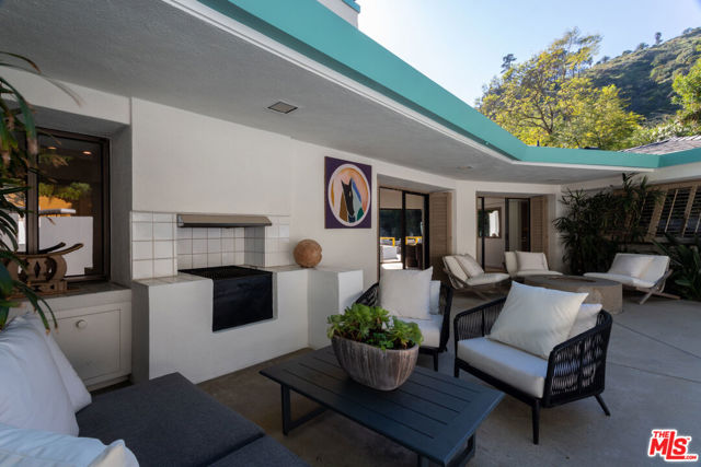 2034 Outpost Drive, Los Angeles CA: https://media.crmls.org/mediaz/66cf7237-c518-48ee-818d-f7c139cc17d6.jpg