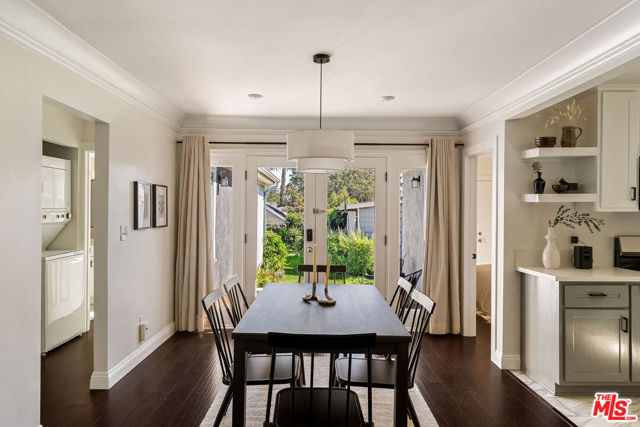 5748 7th Avenue, Los Angeles CA: https://media.crmls.org/mediaz/66cfd514-bdce-4430-859f-a9bc9c87a845.jpg