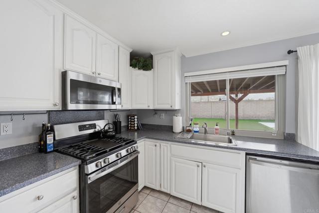 Detail Gallery Image 8 of 43 For 11397 Polaris Dr, San Diego,  CA 92126 - 2 Beds | 2 Baths