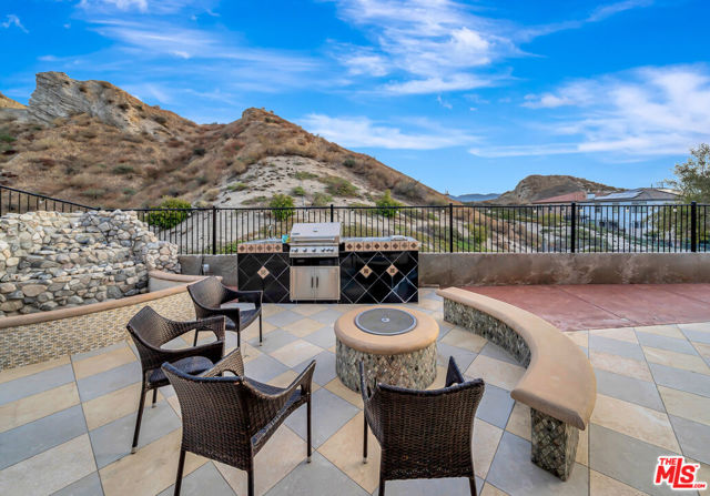 15624 Derrico Lane, Canyon Country CA: https://media.crmls.org/mediaz/66d12557-6d8d-4a6f-83b5-19c04dbea1e7.jpg
