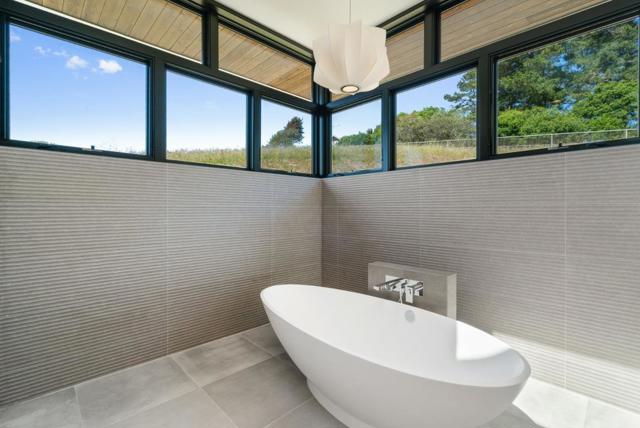 600 Sea View Terrace, La Selva Beach CA: https://media.crmls.org/mediaz/66d1781f-46cf-4030-8354-e488fa7cb119.jpg