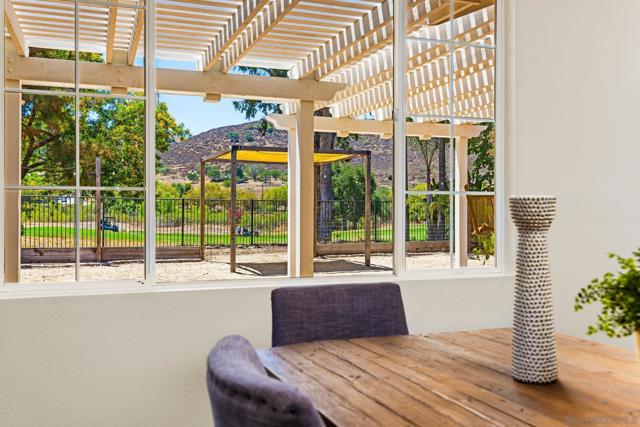 3083 Sprucewood Ln, Escondido CA: https://media.crmls.org/mediaz/66d19d82-9940-477f-9319-0d7658110b04.jpg