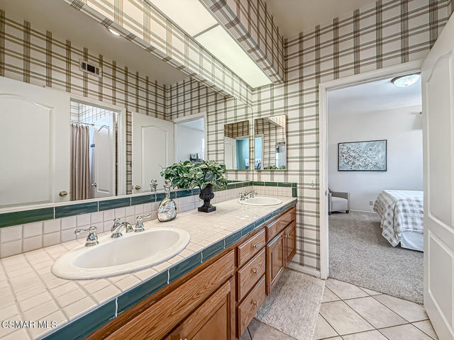 11535 Northdale Drive, Moorpark CA: https://media.crmls.org/mediaz/66d1fa28-19d5-4ebf-860d-4de0c6727766.jpg