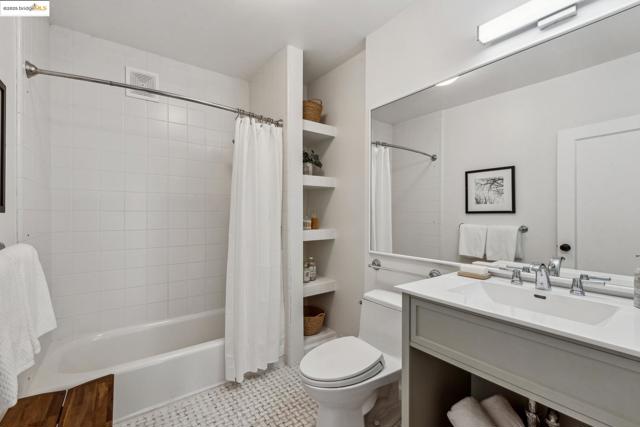 356 Mountain Avenue, Piedmont CA: https://media.crmls.org/mediaz/66d2071e-9c88-45d2-a1c9-fe684110efc9.jpg
